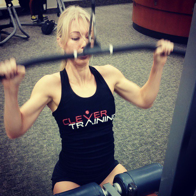 Clever_Training's tweet photo. "Trying to build muscle is harder than it seems. Keep lifting heavy!" #repost #TBT #clevertraining #crosstrain #lift https://t.co/kwshFb0kLD