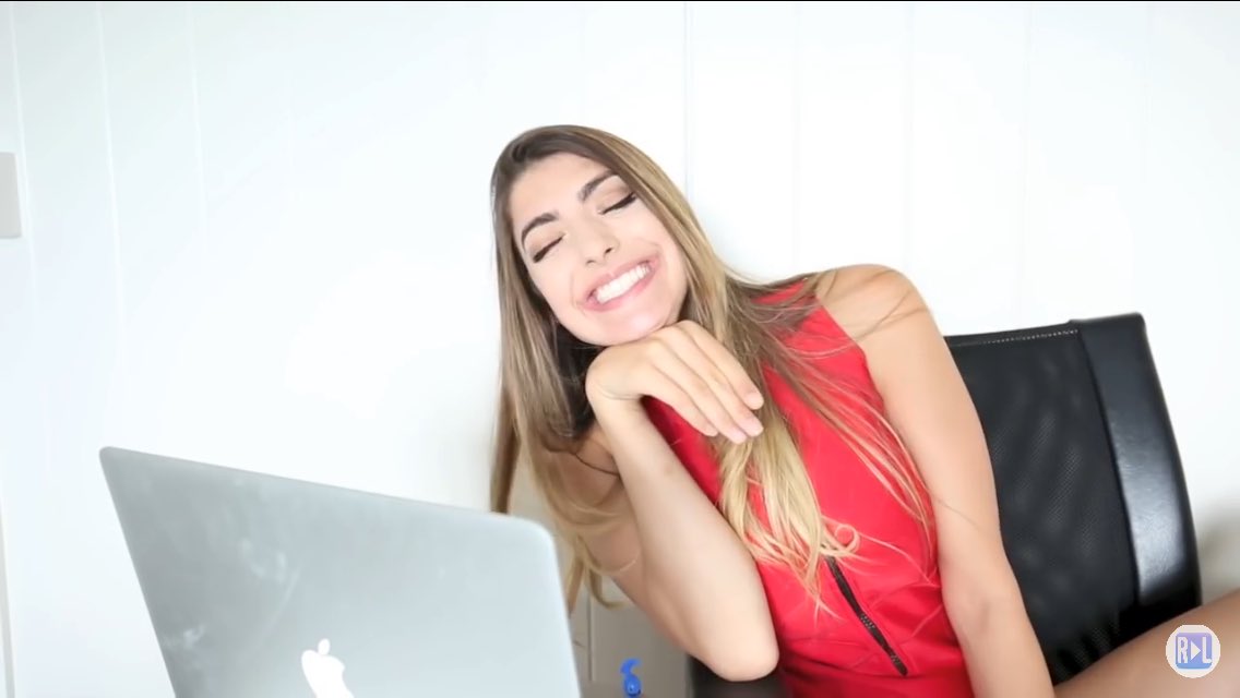 juliahub17's tweet photo. I love how excited she is, she makes my day basically💖💖 @rclbeauty101 @rclbeauty101 @rclbeauty101 @rclbeauty101 https://t.co/iZ2HFcfemR
