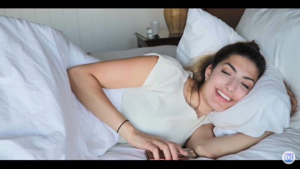 juliahub17's tweet photo. how Rachel wakes up so beautifully, then there's me😂💖💖 @rclbeauty101 @rclbeauty101 @rclbeauty101 @rclbeauty101 https://t.co/CjNKxMKujH