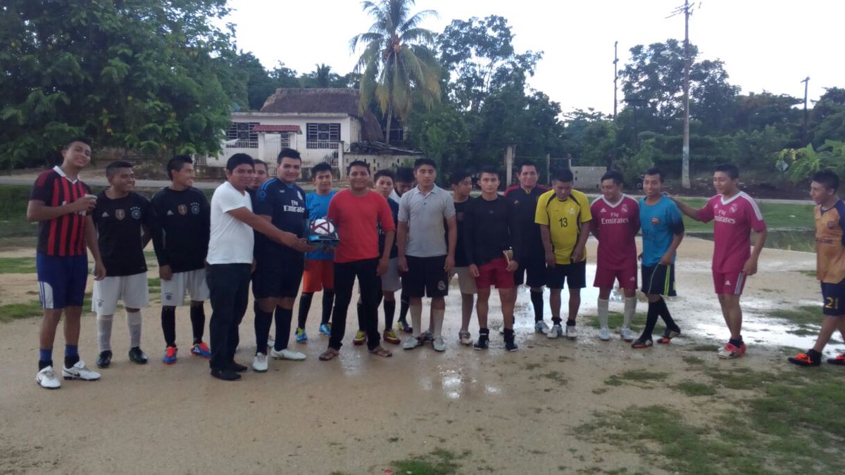 RedJovenesFCP's tweet photo. Un gusto participar en el partido amistoso de la comunidad betaña #JovenesTrabajandoTodoElAño @betoborge @JLToledoM https://t.co/WQnIMauUFW