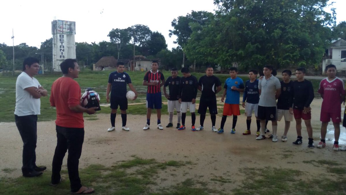 RedJovenesFCP's tweet photo. Un gusto participar en el partido amistoso de la comunidad betaña #JovenesTrabajandoTodoElAño @betoborge @JLToledoM https://t.co/WQnIMauUFW