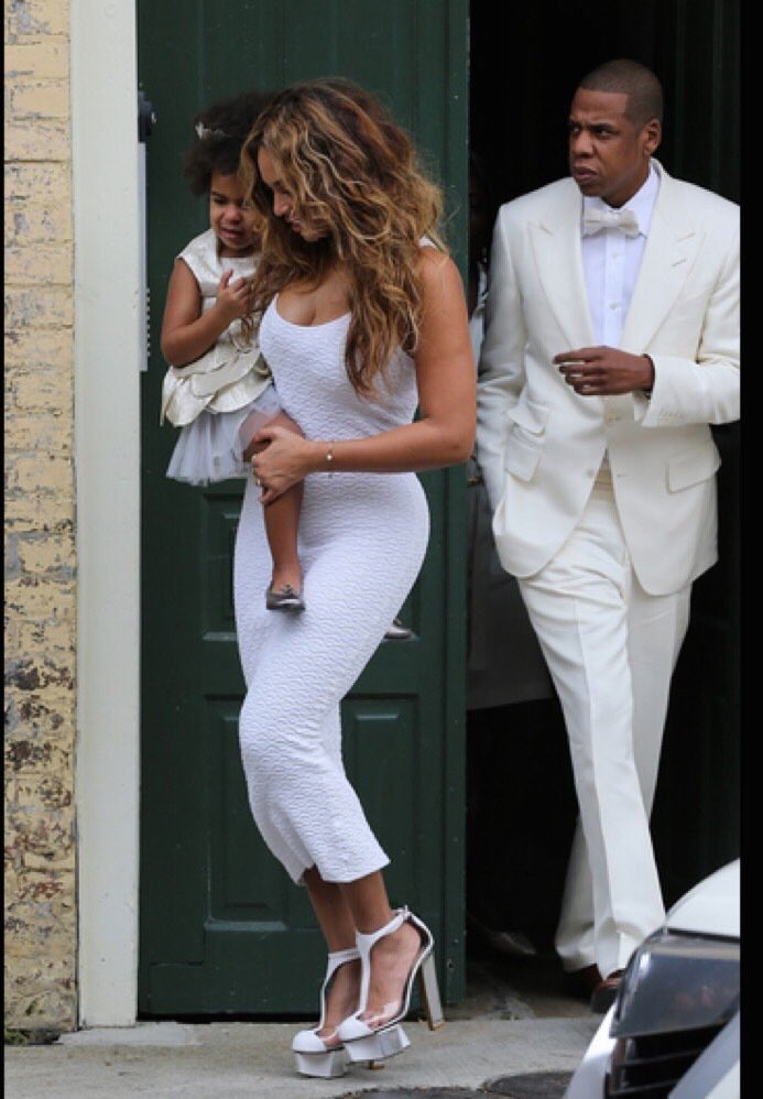 FunniestTrends's tweet photo. Jay was too clean. He walked out the house like "Yo B, you gotta carry Blue today. Can't nothing touch this cream." https://t.co/bM8gIl98i6