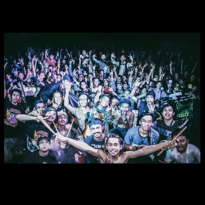 donyerlangga3's tweet photo. Join my LIVE > duo gila mabok aronn on #BIGOLIVE. https://t.co/nDC1m9QAZR https://t.co/pyNFGe3SxM