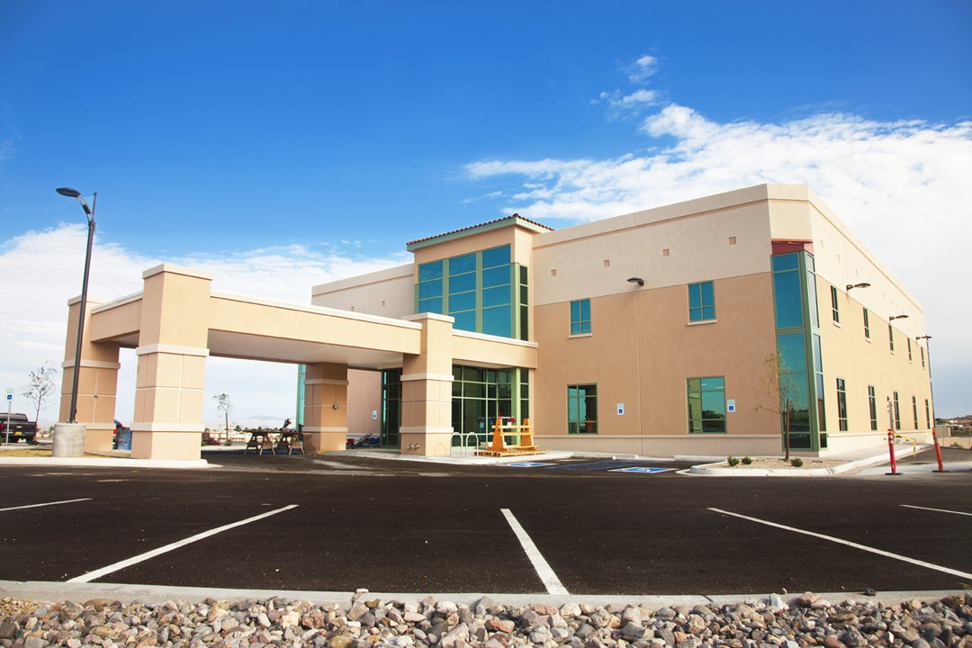 PrestigeDG's tweet photo. Closer everyday! #MountainView Outpatient Plaza is coming along! #LasCruces @JaynesCorp #PrestigeDevelopmentGroup https://t.co/PX9Gki3yFT