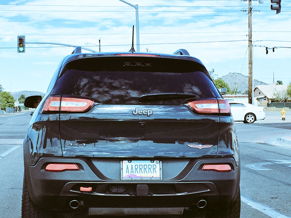 runblogaz's tweet photo. You will forever remember today, as the day you *almost* caught Captain Jack Sparrow's Jeep. #BlackPearl @RumLover https://t.co/eMY6aQxMnf