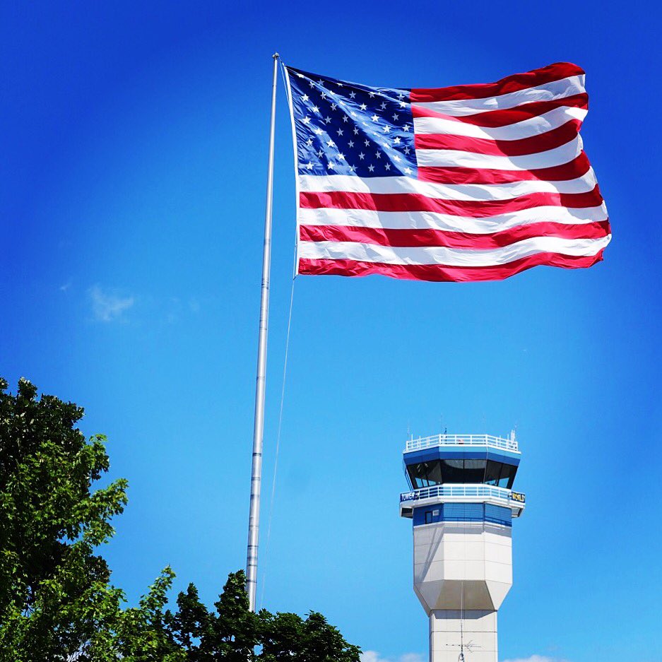 beno_hk's tweet photo. @eaa #osh16 #worldsbusiest #airtrafficcontroltower #oshkosh #wisconsin #america #freedomofflight #usa #flag https://t.co/D3ariSfzvt