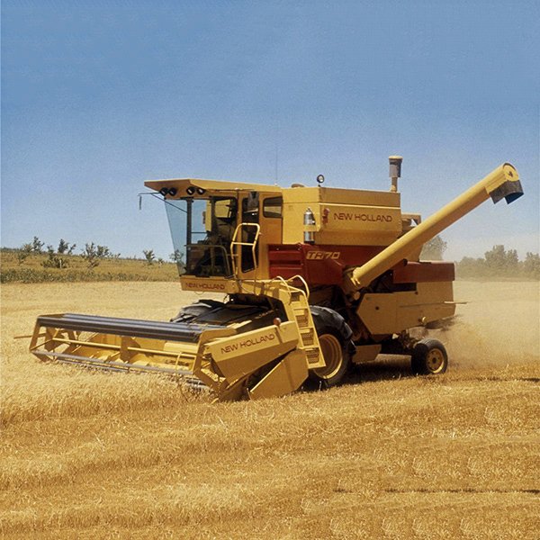 NHAgriculture's tweet photo. Throwback to past &amp; flash forward to today: vintage &amp; modern twin rotor combines. Innovation thru generations. #TBT https://t.co/8ywWzqmg6u