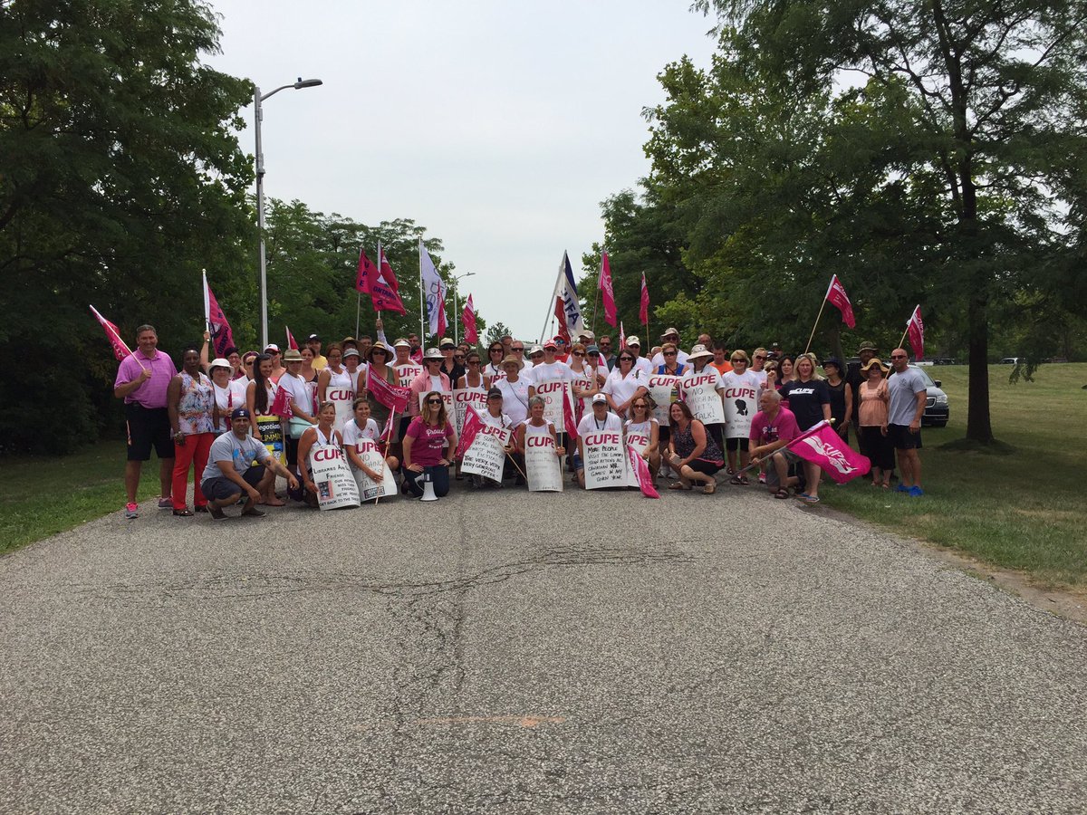 CUPEOntario's tweet photo. #CUPE Ontario Executive Board & allies with @CUPE2974 - Essex County library workers will never be shushed! #canlab https://t.co/YYgVVatTNI