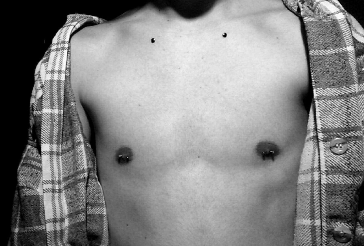 HxldenInCxrtez's tweet photo. Regardez ce qui s'est incrustรฉ sur mes tรฉtons #nipples#toujours+#piercingislife https://t.co/c3ctbjUdWV