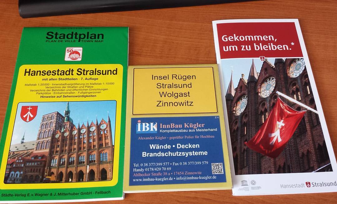 TomPZenker's tweet photo. Die #Hansestadt #Stralsund hat mich offiziell als neuen #Bürger begrüßt. Habe gleich tolle #Geschenke erhalten😁 #hst https://t.co/bQ8hQ8deM0