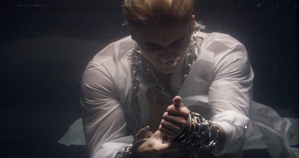 pabloestevam_'s tweet photo. Graças a Deus consegui chegar a tempo e salvar meu ídolo #savejustinbieber https://t.co/tEzvJArlmk