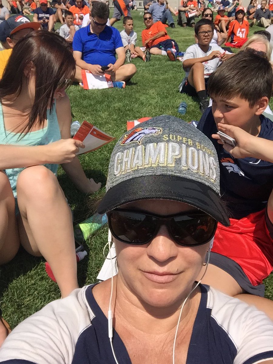 darlotta's tweet photo. Two of my favorite things -#BroncosCamp &amp; @StacyKildal 💞#stacykacademy https://t.co/OZWlExrVGc
