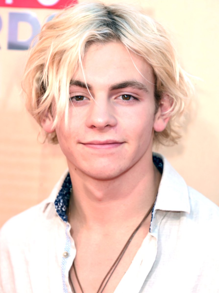 traverage's tweet photo. favorite late 2010s disney channel boy https://t.co/jeE7MCEovW