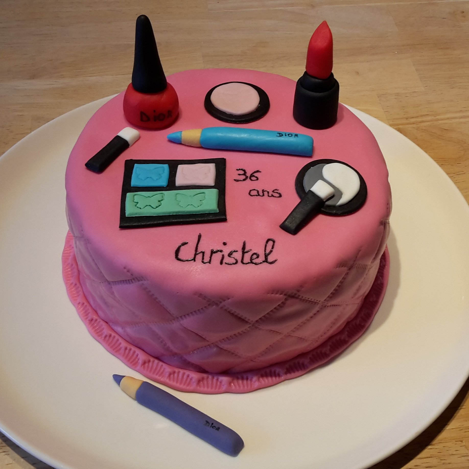 Titepatisserie Makeup Cake Pour L Anniversaire D Une Copine Gateau Cakedesign Mollycake Ganachechocolat Makeupcake Titepatisserie Makeup Cake Pour L Anniversaire D Une Copine Gateau Cakedesign Mollycake Ganachechocolat Makeupcake