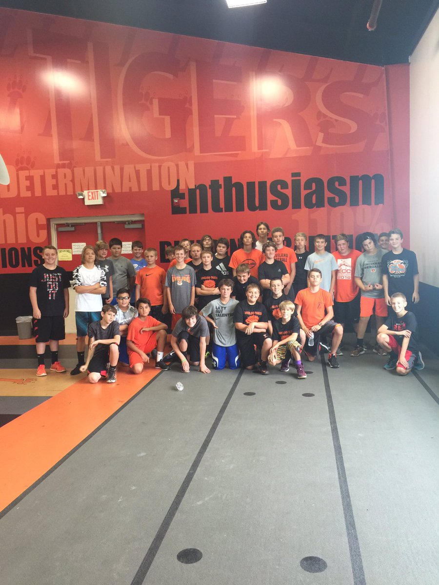 24_Robertson's tweet photo. 7th &amp; 8th tigers dominated their offseason strength and conditioning program! These boys are hungry @Renner_AD https://t.co/90TbpNq280