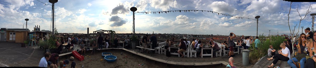 cu1turesponge's tweet photo. Check out this #rooftopproject @sheilabirdgroup #klunkerkranich 💚🌻🐝🍻 *beingcuriousaboutsocialspacegoingwell*😉 https://t.co/3WPiInOtRM