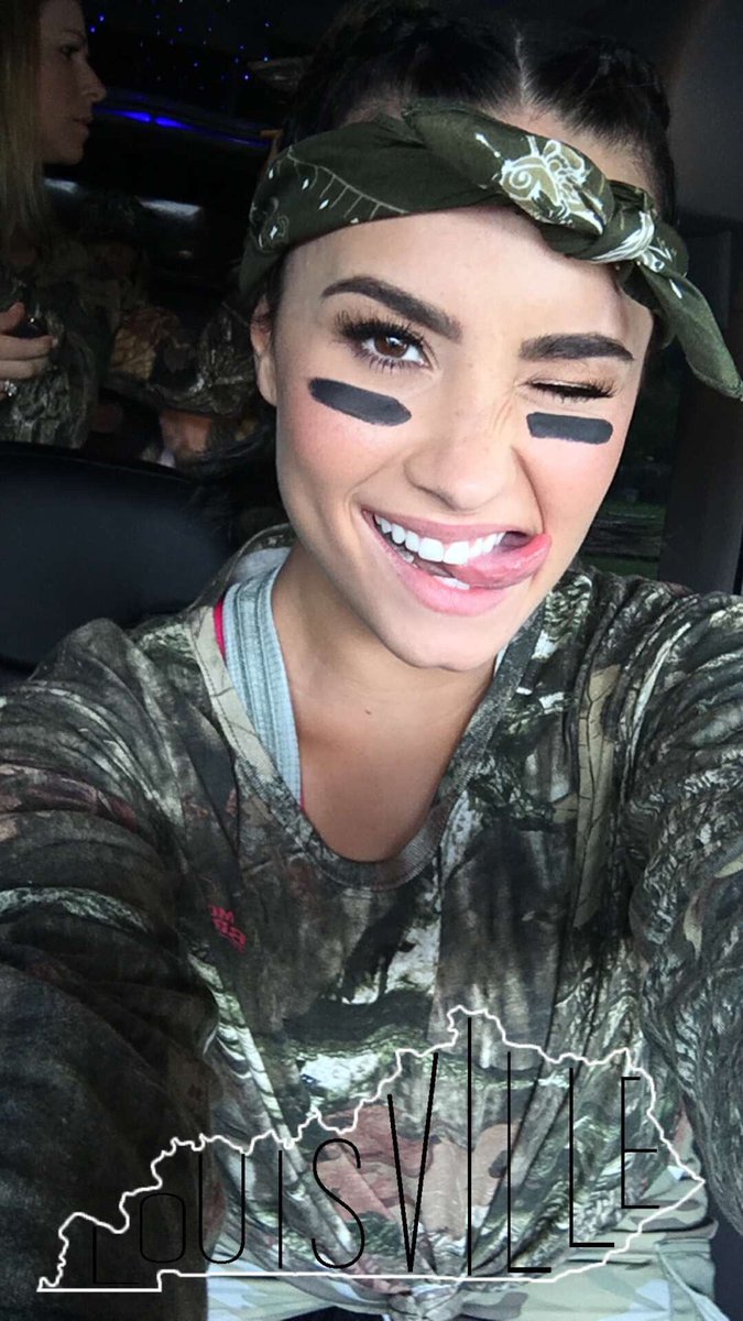 yookelaa's tweet photo. How tf is she so perfect https://t.co/rLJ225Tsip
