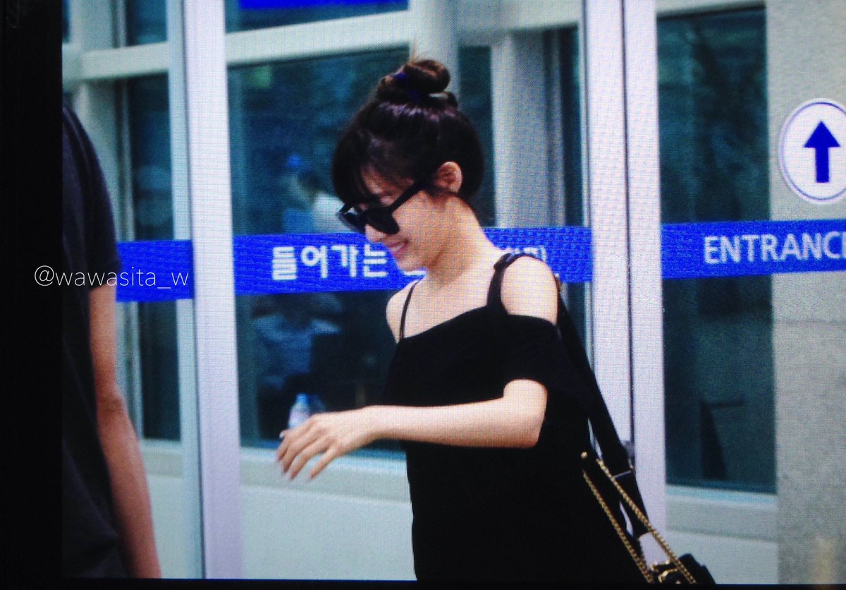 [PIC][29-07-2016]Tiffany trở về Hàn Quốc vào sáng sớm nay Coe1ka8UAAATvM6