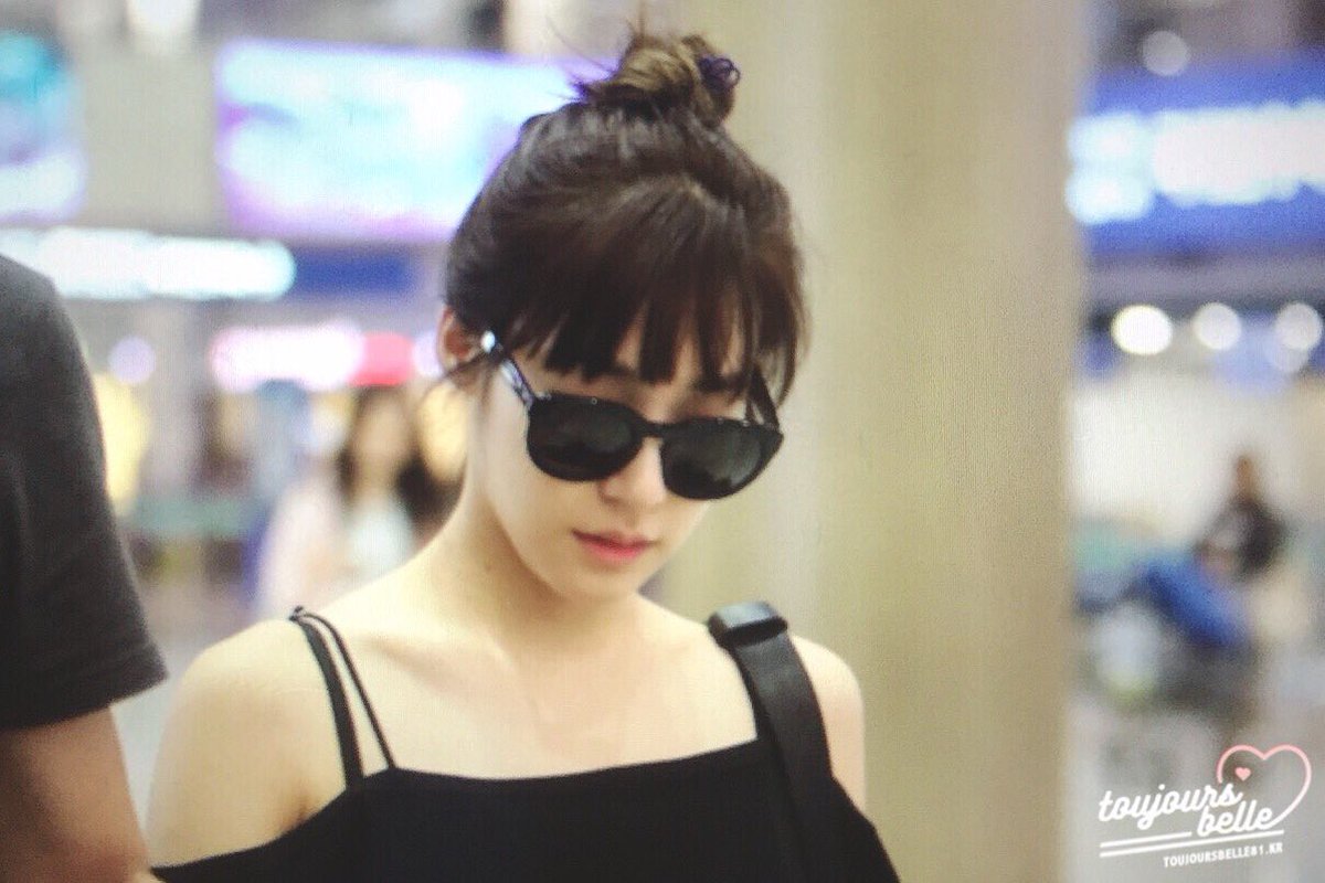 [PIC][29-07-2016]Tiffany trở về Hàn Quốc vào sáng sớm nay Coe2lm3VUAAuEpW