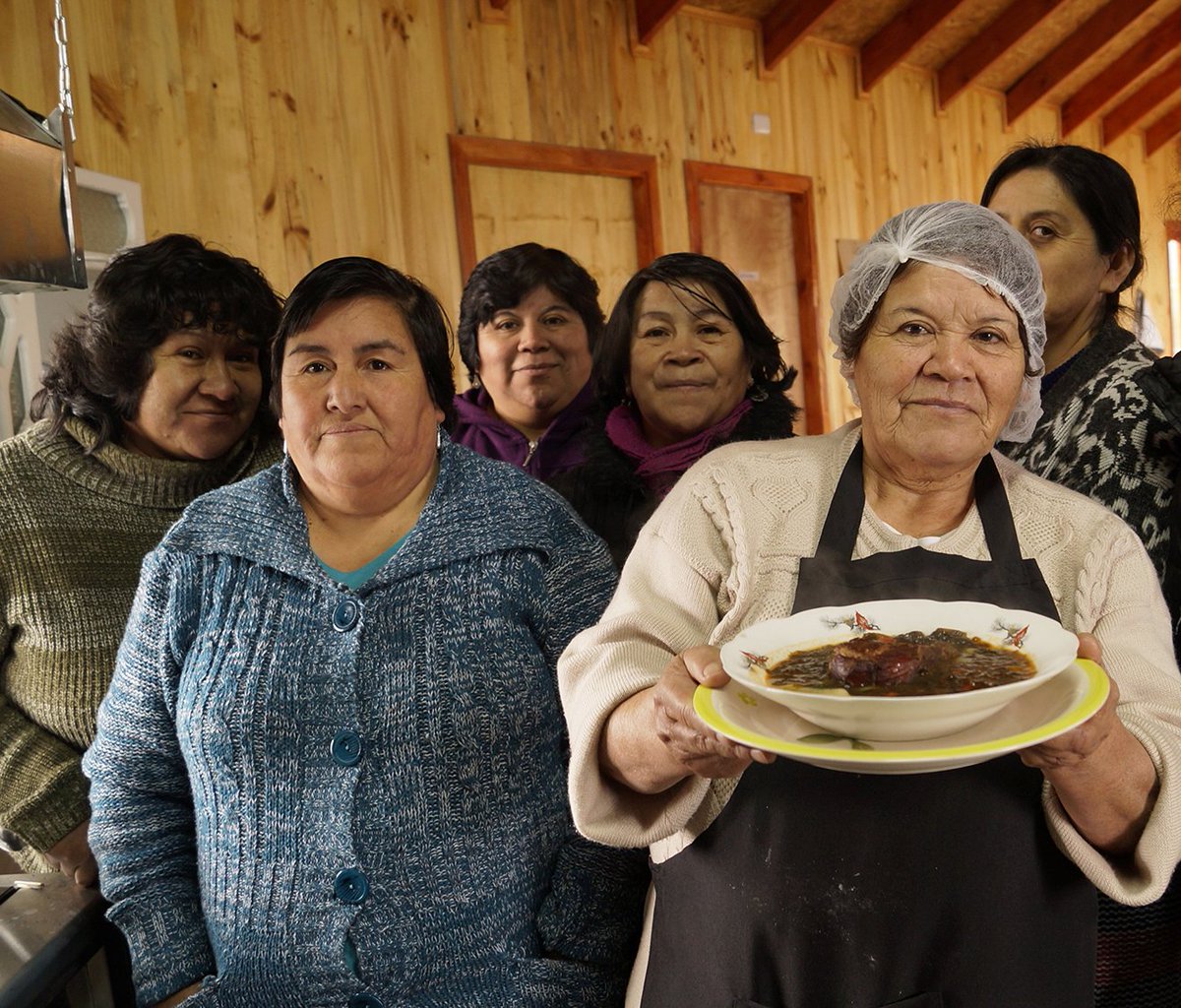 Mujeres de Maiquillahue dan valor cultura a Lafkenche a través d la gastronomía y el turismo bit.ly/2ado0eh