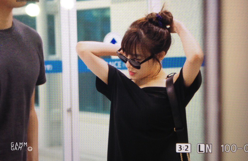 [PIC][29-07-2016]Tiffany trở về Hàn Quốc vào sáng sớm nay Coe319hVIAAvDsm