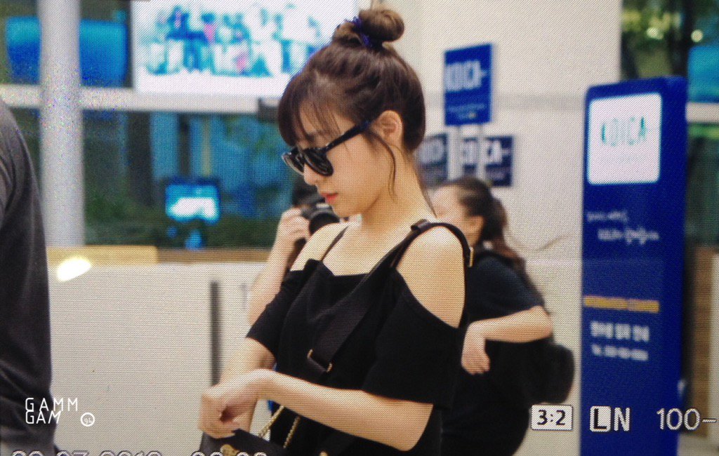 [PIC][29-07-2016]Tiffany trở về Hàn Quốc vào sáng sớm nay Coe319iUMAAZfdM