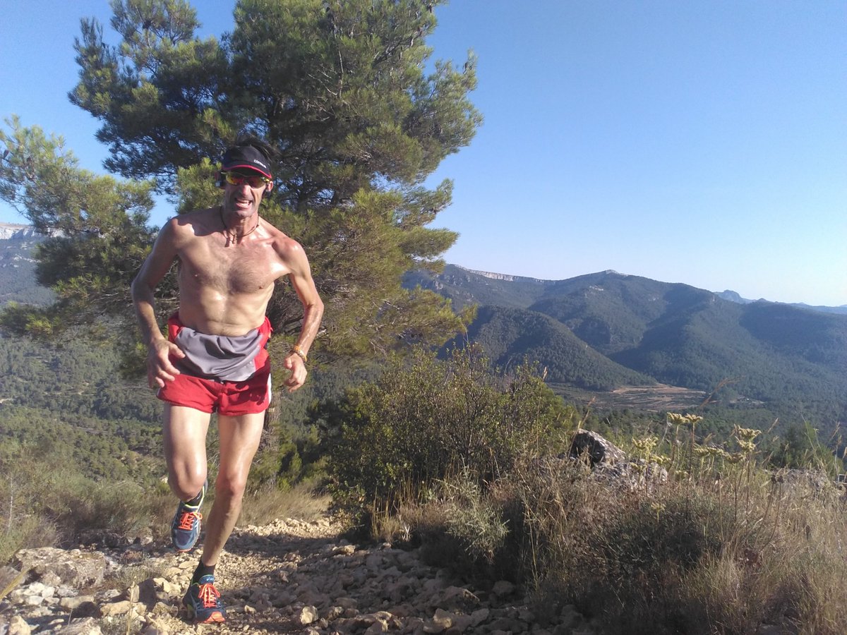 ronaldfargas's tweet photo. Entrenar les baixades al revés..uffff. Però amb l'ajuda #eassun #coreevo #phquirogel que be es fan #borgestrail https://t.co/QAcgS5FSQs