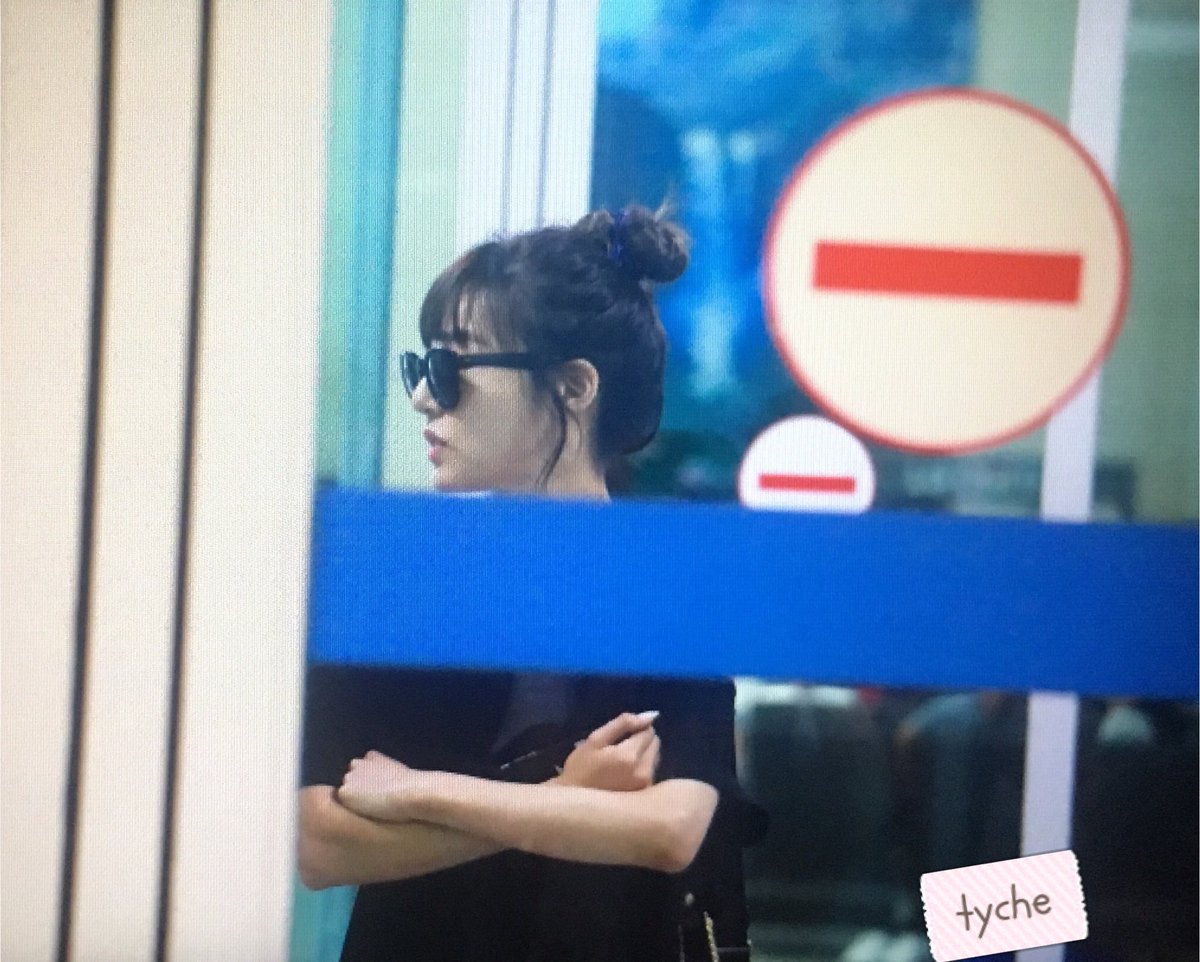 [PIC][29-07-2016]Tiffany trở về Hàn Quốc vào sáng sớm nay Coe6Jf9VMAA2p0l