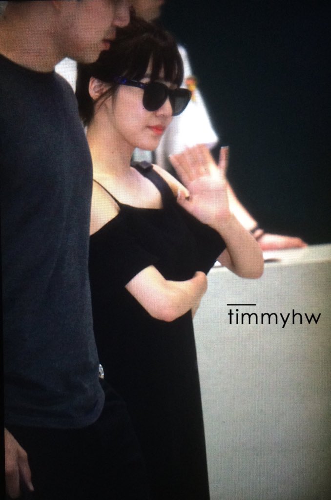 [PIC][29-07-2016]Tiffany trở về Hàn Quốc vào sáng sớm nay Coe6jJ7UkAAWIW0