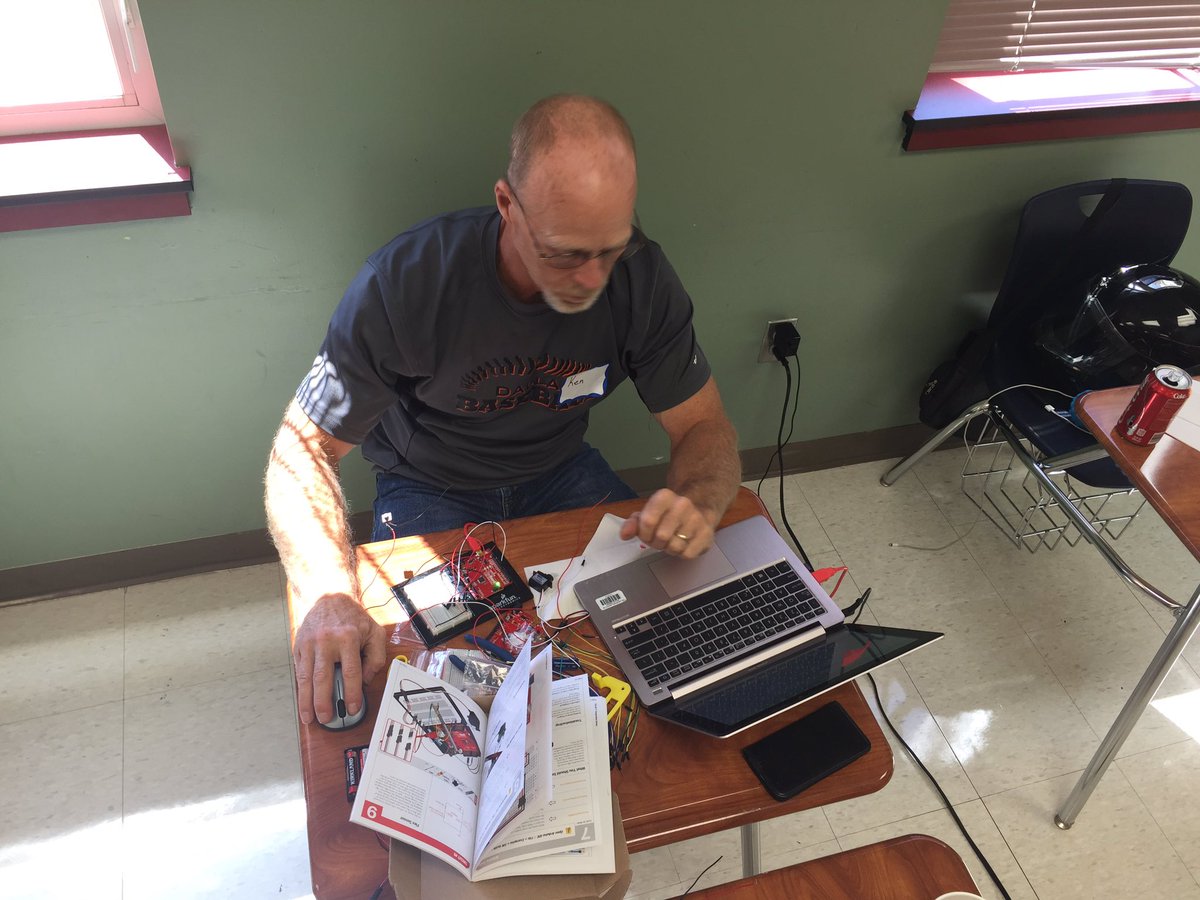 PFRboy's tweet image. Arduino project development at SuperQuest #oregoncsta