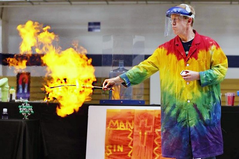 whosthefarris's tweet image. @AmazingChemShow in one hour. It's going to be a blast! @NTCCKeokuk #VBS2016 #basicelements #hiskidzntcc
