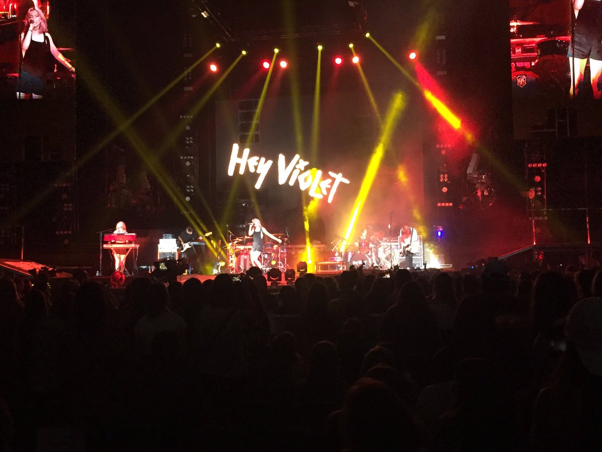 dancemomsnco's tweet photo. Y'all were amazing last night,it's so great to see how far you've from from last year :') @HeyViolet #SLFLDetroit https://t.co/xBasKc4F3V