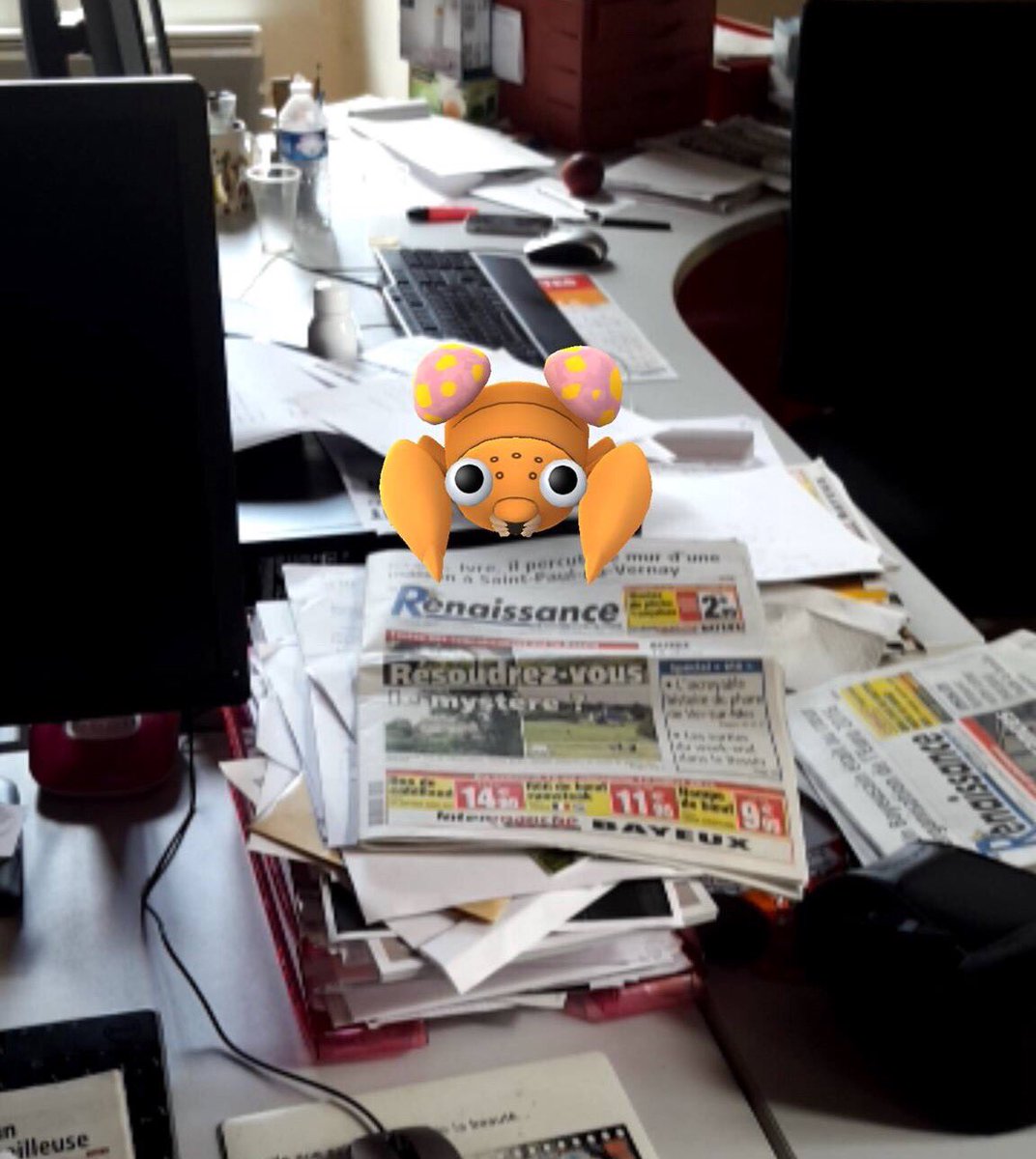 La folie #PokemonGO à #Bayeux, c'est demain dans votre journal ! Ils squattent déjà à la redaction de <a href="/RenaissBayeux/">La Renaissance</a>
