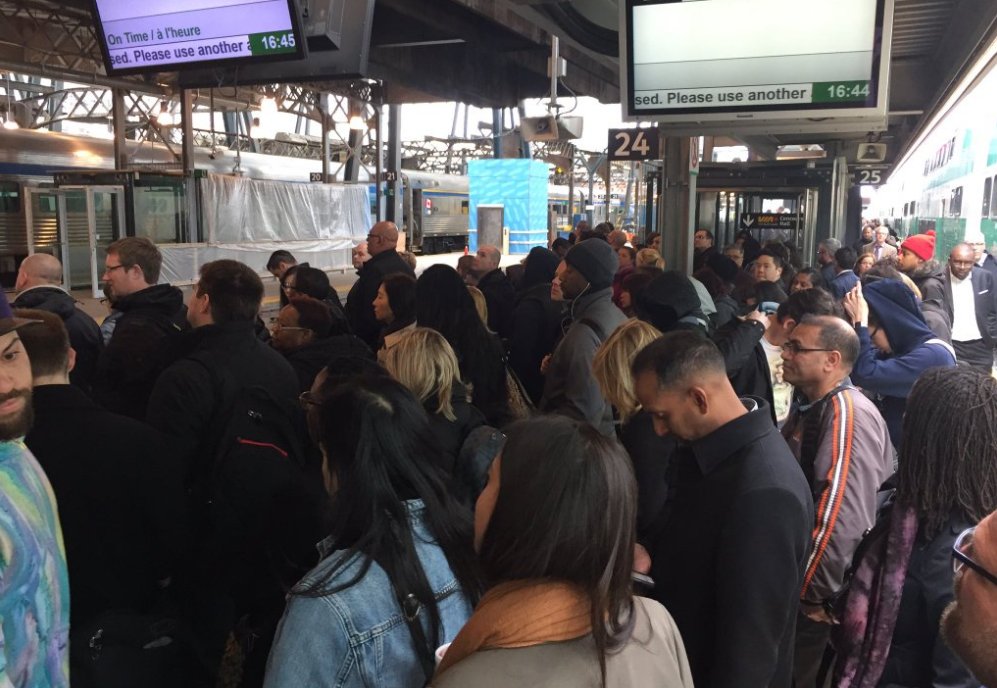 NOtransit's tweet image. Big #platformchanges start Aug 10th. Find out how you&apos;ll be affected. gotransit.com/platformchanges #GOtransit #MoreCrowds