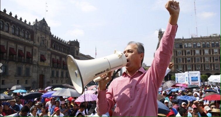 NewHacktivist's tweet image. #CNTE toma el #Zócalo y realiza una manifestación contundente. #Mexico

Automovilistas se quejan por bloqueos