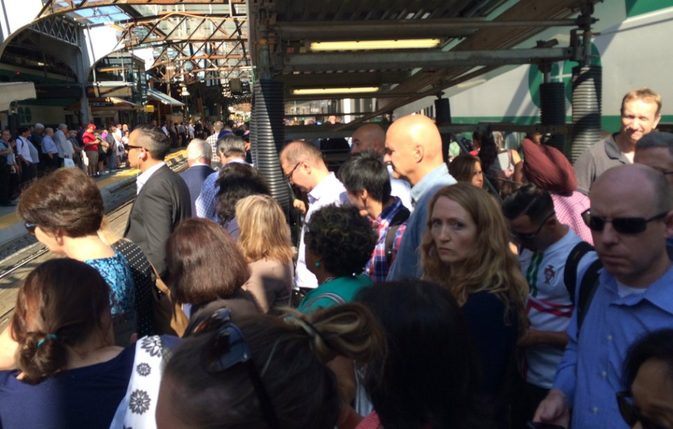 NOtransit's tweet image. Big #platformchanges start Aug 10th. Find out how you&apos;ll be affected. gotransit.com/platformchanges #GOtransit #MoreCrowds