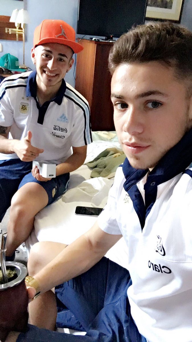 TomasConechny9's tweet photo. Juegueeee perrito 🎩 https://t.co/8Wmfkr36uU