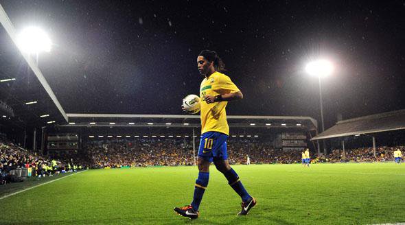 MotivacionesF's tweet photo. "Soy un feo simpático que con el tiempo acaba siendo guapo. En el conjunto, al final, parezco guapo" - Ronaldinho https://t.co/4rMSMmcyO5