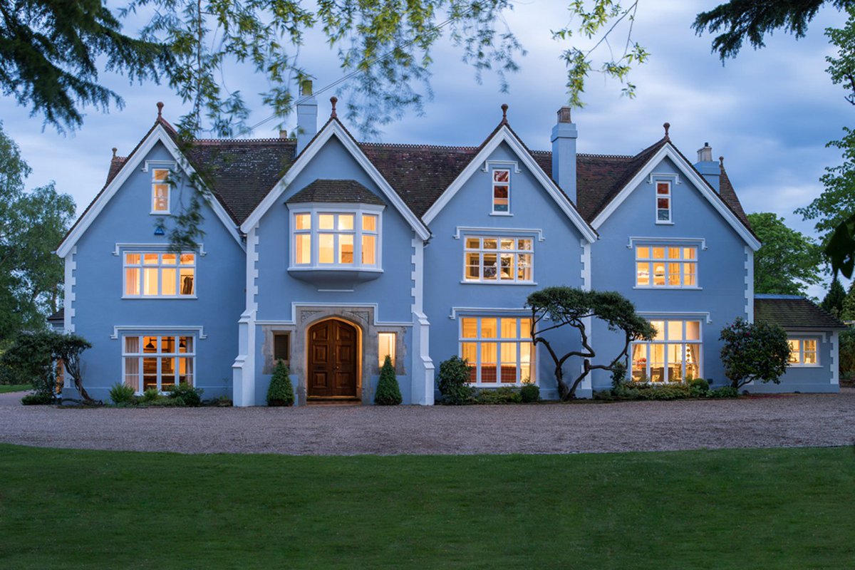 It's all in the design details in this magnificent property  standard.co.uk/lifestyle/trav… @AtkinsonMrsG @bedgeproperties
