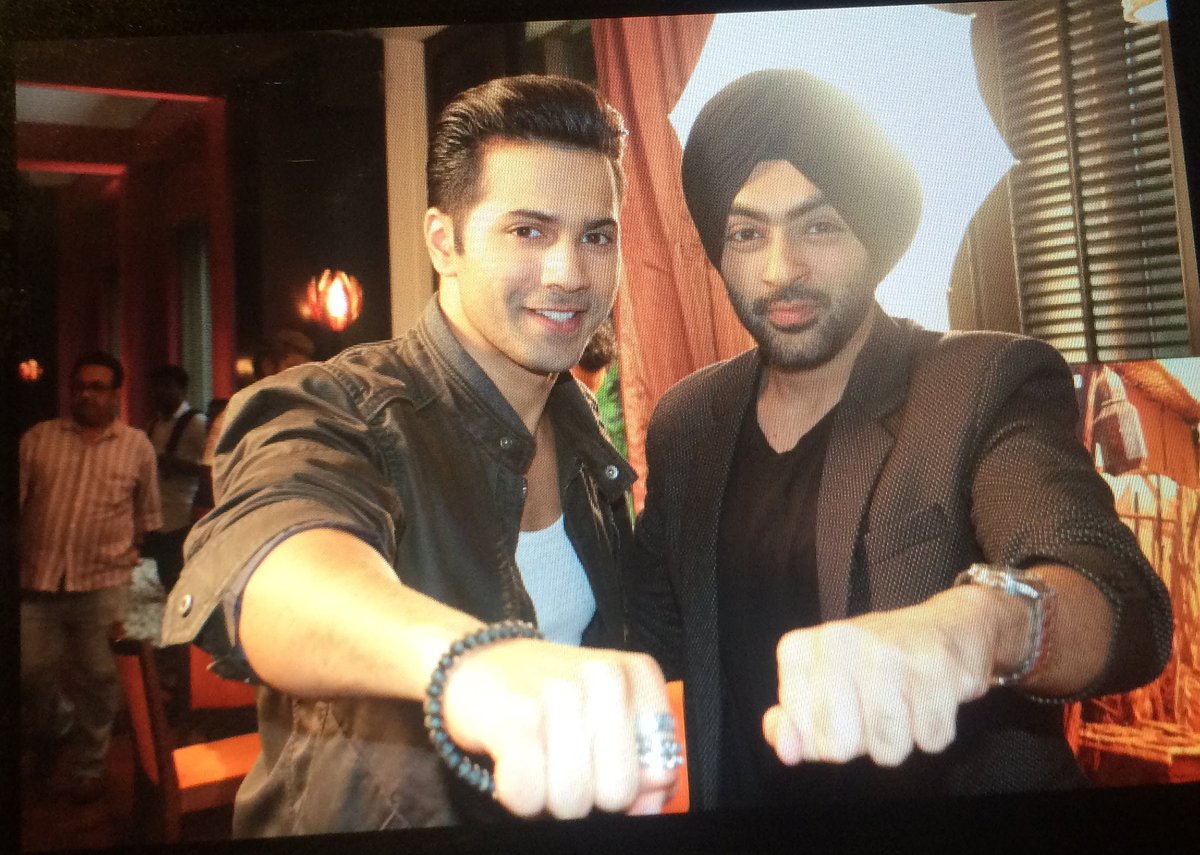 karan_chhabra's tweet photo. Thats how V say #Dishoom @Varun_dvn @DishoomTheMovie @NGEMovies @ErosNow #VarunDhawan #DishoomTomorrow #talkingfilms https://t.co/fQEg8AAXUA