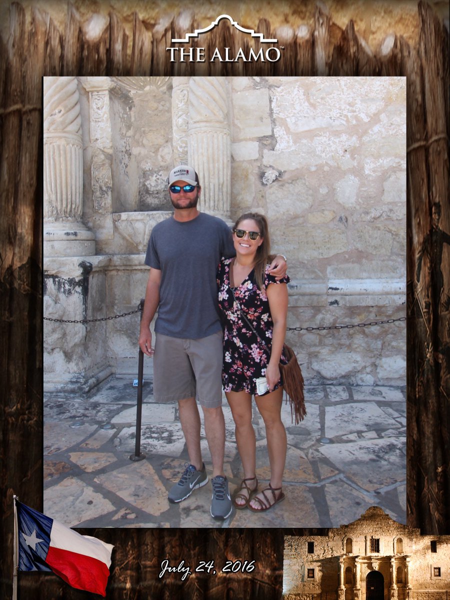 SincerelyCaseyy's tweet image. just out sight-seeing in #SanAntonio in my "stomper" from @PrettyWestern haha #rememberthealamo #riverwalk