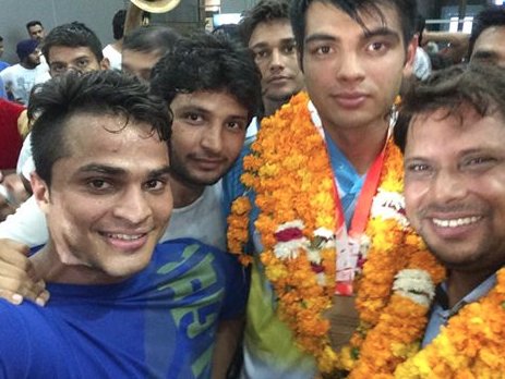 neerajchoprajav's tweet image. Aao is pyare Bharat ko mil jul ke aage bhadayen. 🙏🏼🙏🏼🙏🏼🙏🏼 jai hind jai Bharat