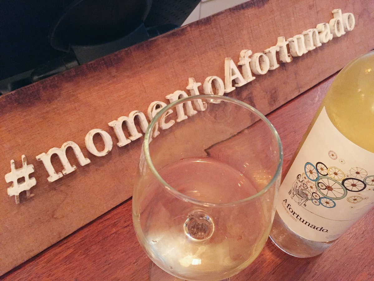 RUTsenseH's tweet photo. Un #momentoafortunado siempre lleva sorpresas!! @VinoAfortunado @roseramills @FoodiesOnTour_  encuentrazo! https://t.co/Z0bOSQyEfC