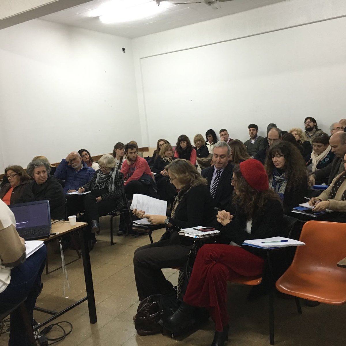 ComunicacionPCU's tweet photo. ¡Cada vez somos más! Hoy compartimos experiencias de articulación entre universidad y secundaria en CPRES Centro. https://t.co/JSpCajdVcB