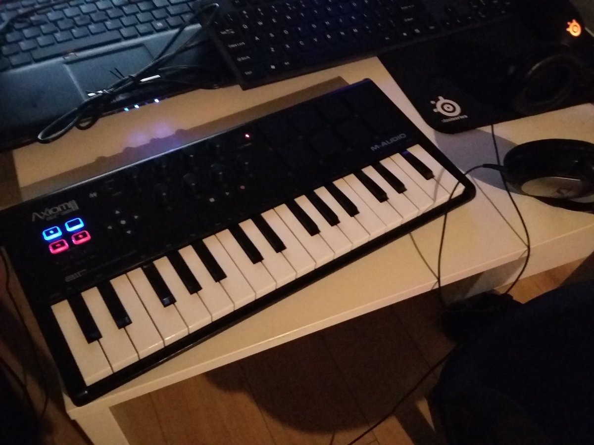 riacuro's tweet photo. Latest addition to my instrument collection #letdatunesflow #audioorgasm #allaboutdatbass https://t.co/YlxTOQbo0m