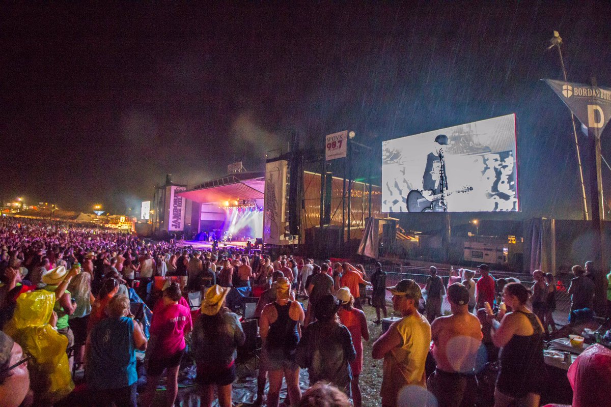 _Choice_LIVE's tweet photo. Rain or shine at #JITH2016. https://t.co/ePxunjXyFO
#eventprofs #livevents #musicfestival #ledrental https://t.co/WFVtWU2Sj1