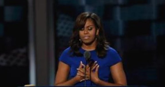 PoliticayModa's tweet photo. De los mejores (coherentes) #bodylanguages que he visto en un speech. Y sin artificios! #Michellepresidenta https://t.co/BhjFsf6OR0