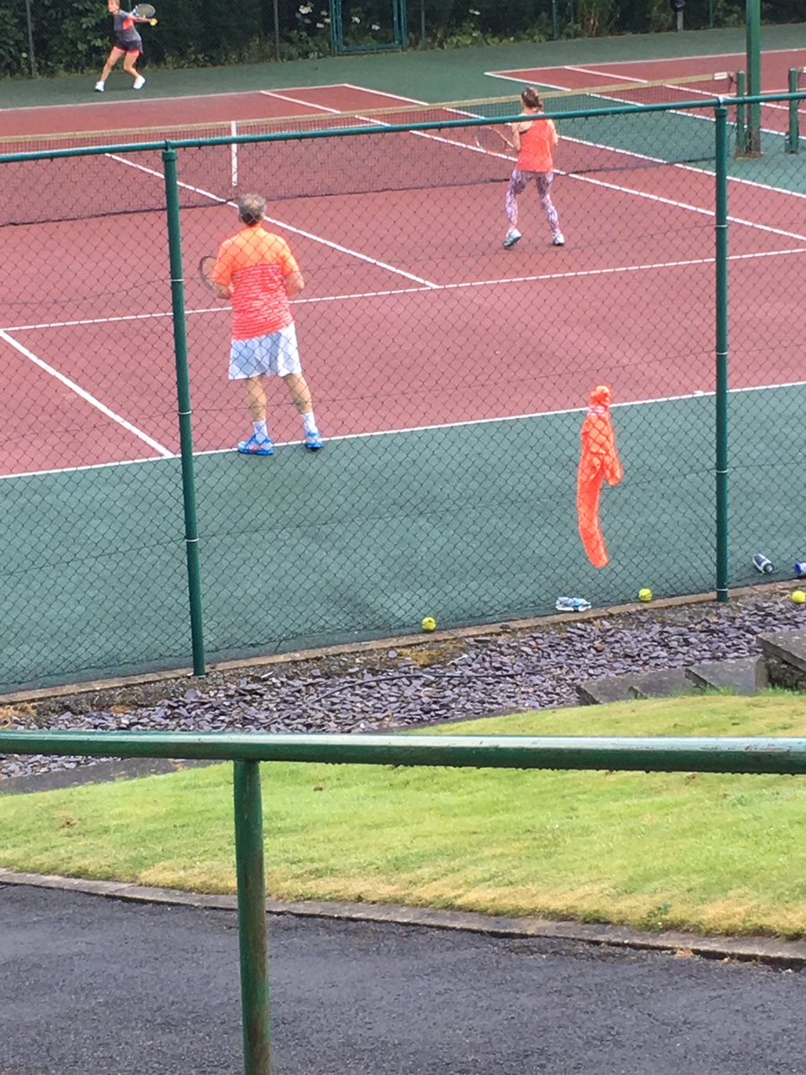 Dore &amp; Totley going for it #TeamNeon