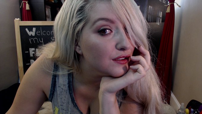 My shirt is mostly see-through, so that's a pretty cool bonus today. ;) Also, I'm online! https://t.co/Y8eq0835uX<a href="/tag/btf"class="tags"><span>#btf</span></a><a href="/tag/beautifultropicalfish"class="tags"><span>#beautifultropicalfish</span></a>