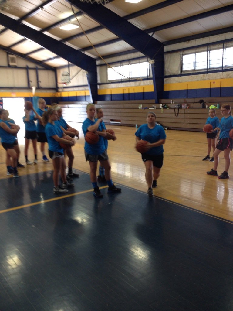 bcrsportsed's tweet photo. Coach Pinter instructing layups at Logan Camp #powerinthepaw https://t.co/bLoXaCMb6M